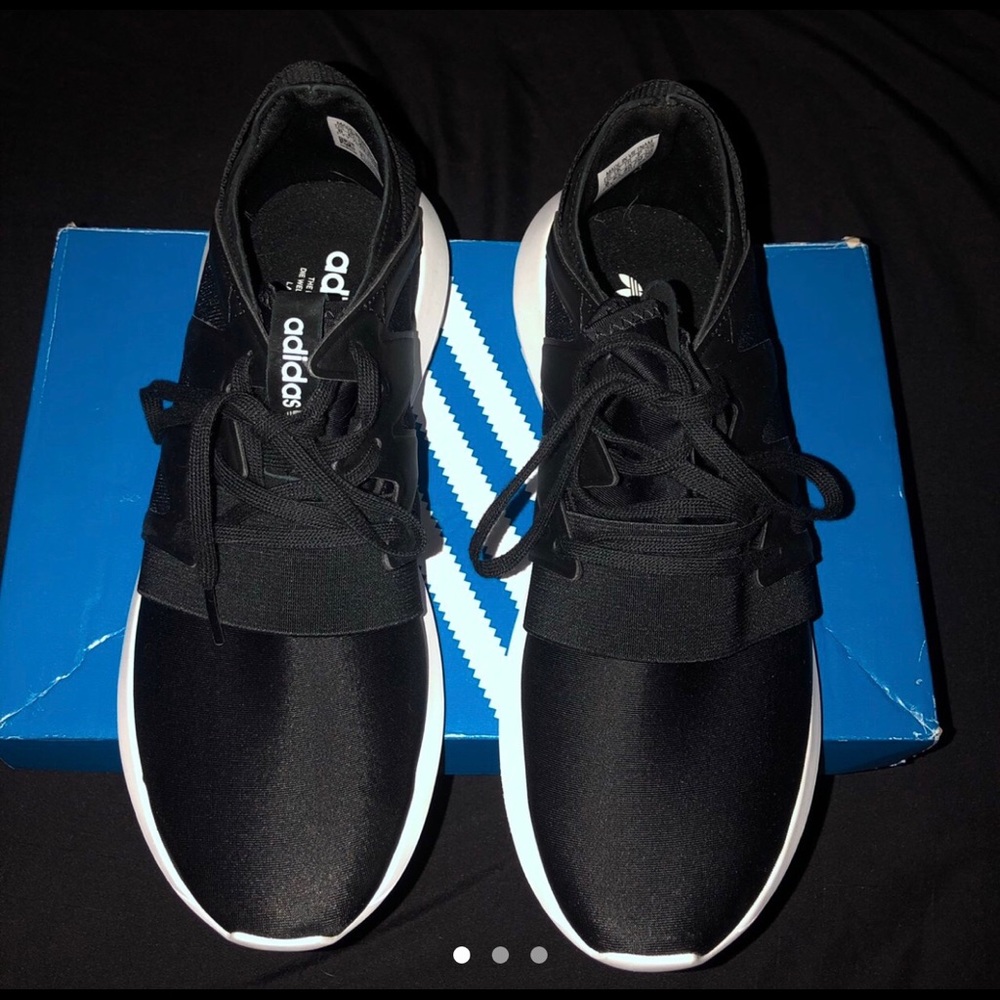 Woman’s Adidas, Tubular Viral